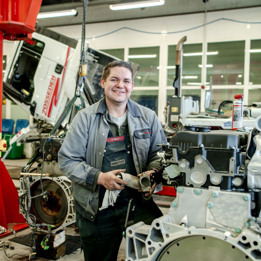 Brummi Center Mitarbeiter in der Werkstatt