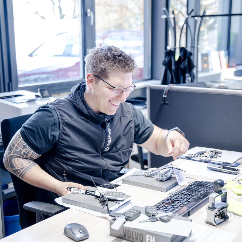 Brummi Center Mitarbeiter in der Werkstatt